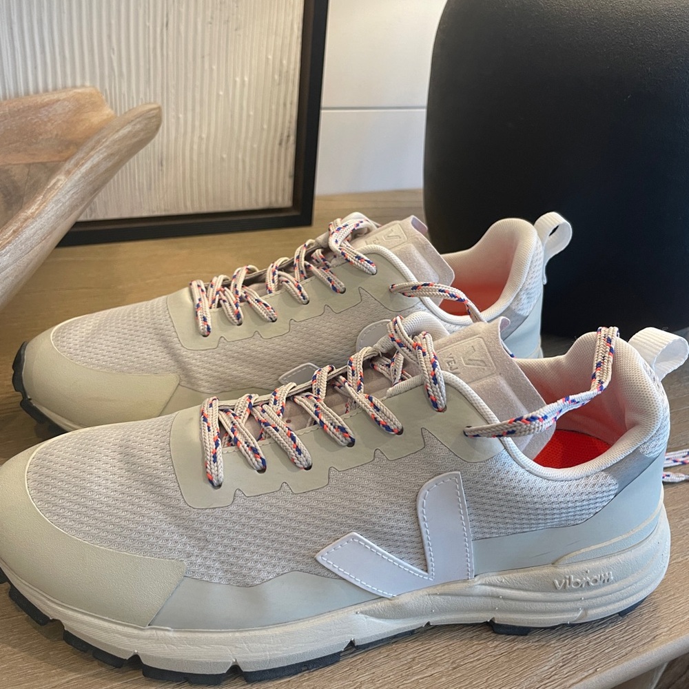 NEW Veja Dekkan Alveomesh Sneakers Vibram Sole EU 41 US W10